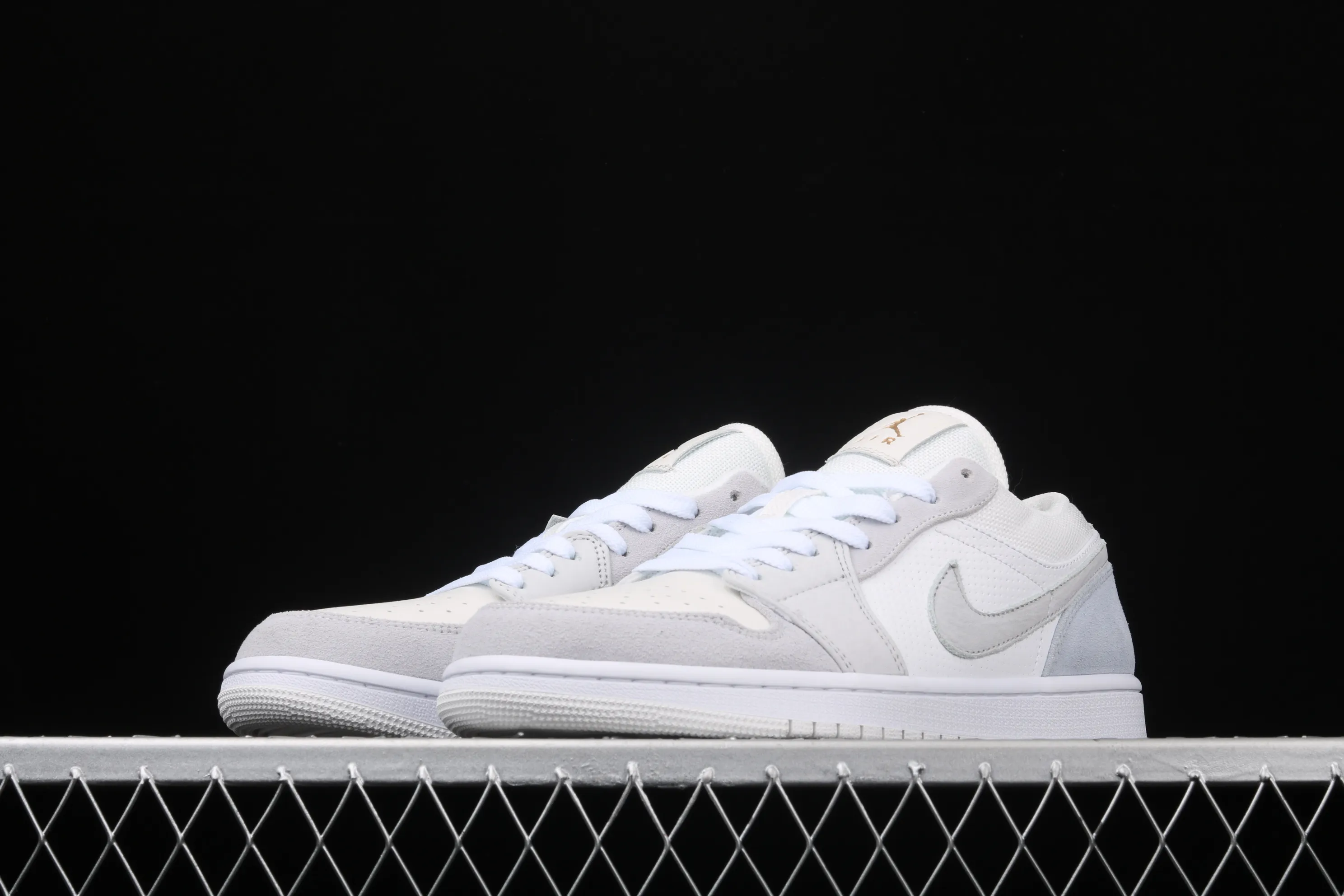 All Categories Air Jordan Jordan Series Basketball Shoes Air Jordan 1 Low New Version Air Jordan 1 Low AJ1 Joe 1 Low Top Leather Cultural and Leisure Sports Shoes CV3043-100